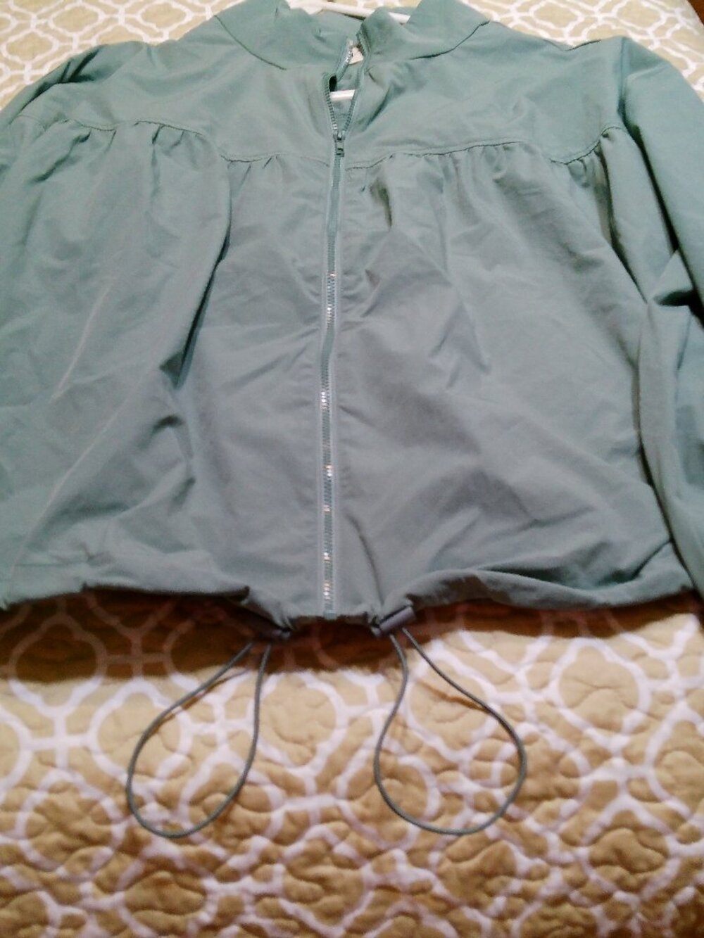NEW IN SIZE MED JACKET GOOD CONDITION